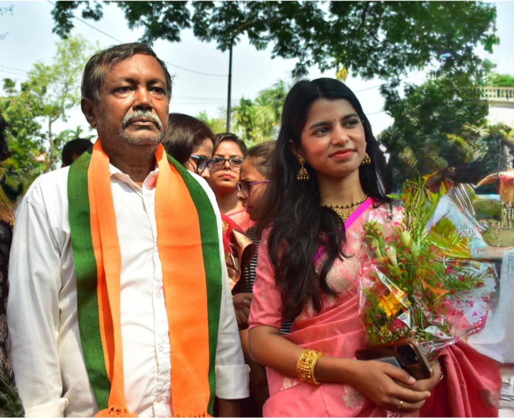 অশোকনগরে বিজেপি প্রার্থীর সমর্থনে বিহারের বিধায়ক মৈথিলী ঠাকুর