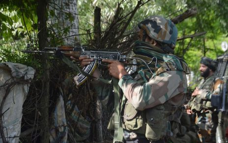 Army-militant fighting is going on in Baramulla district of Jammu and Kashmir. According to intelligence sources, a joint team of CRPF and security forces launched a search operation in the early hours of Thursday night to find the militants hiding in the area. However, Nikesh is one of the two terrorists. Fighting between militants and security forces in Sopore, north Kashmir, began on Wednesday night.